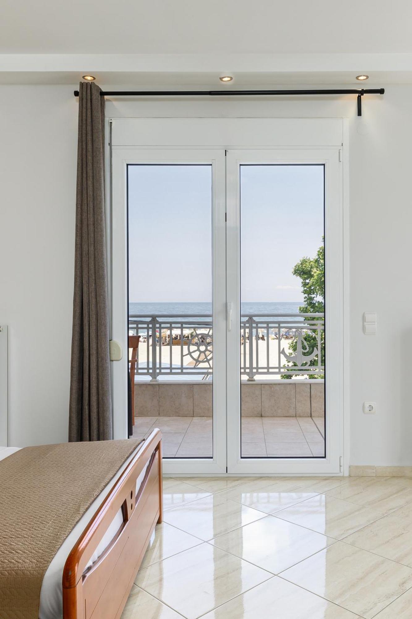 Agyra Seaview Hotel By Panel Hospitality 네오이포로이 외부 사진