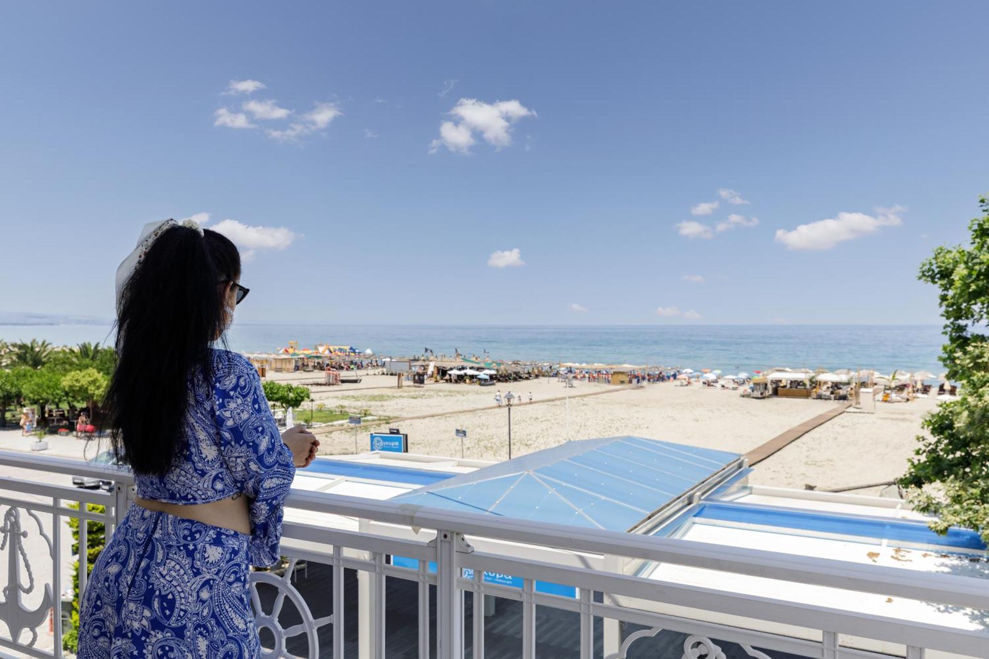 Agyra Seaview Hotel By Panel Hospitality 네오이포로이 외부 사진