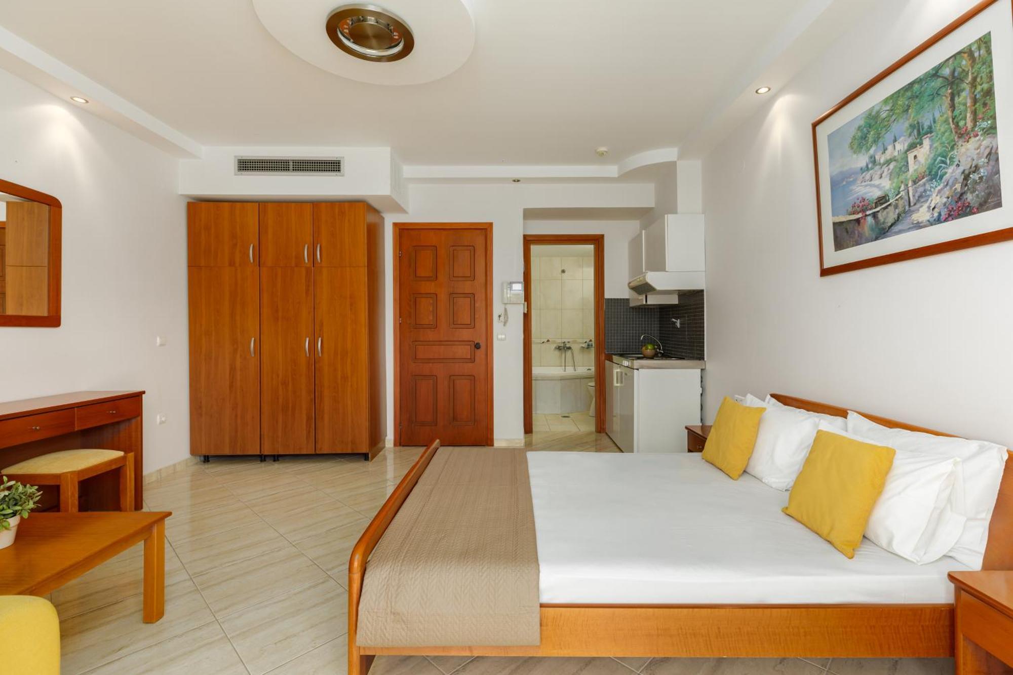 Agyra Seaview Hotel By Panel Hospitality 네오이포로이 외부 사진